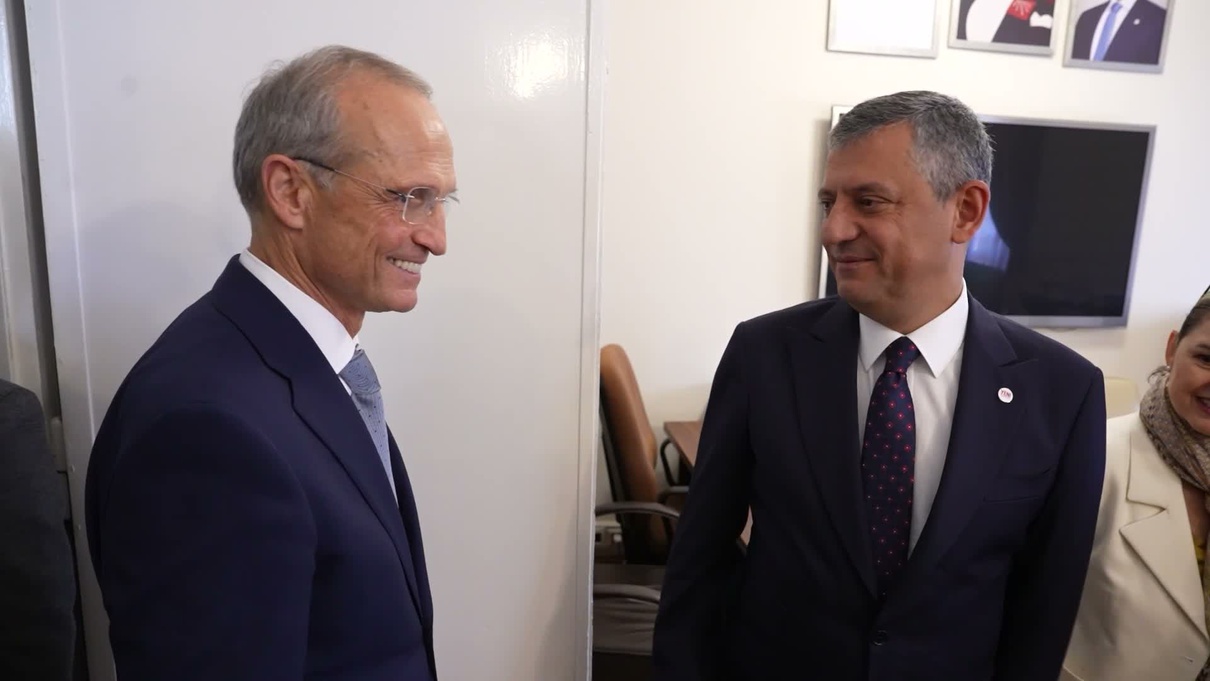 Özgür Özel, Avusturya Halk Partisi Genel Başkanı Gerstl'in heyetiyle TBMM'de görüştü