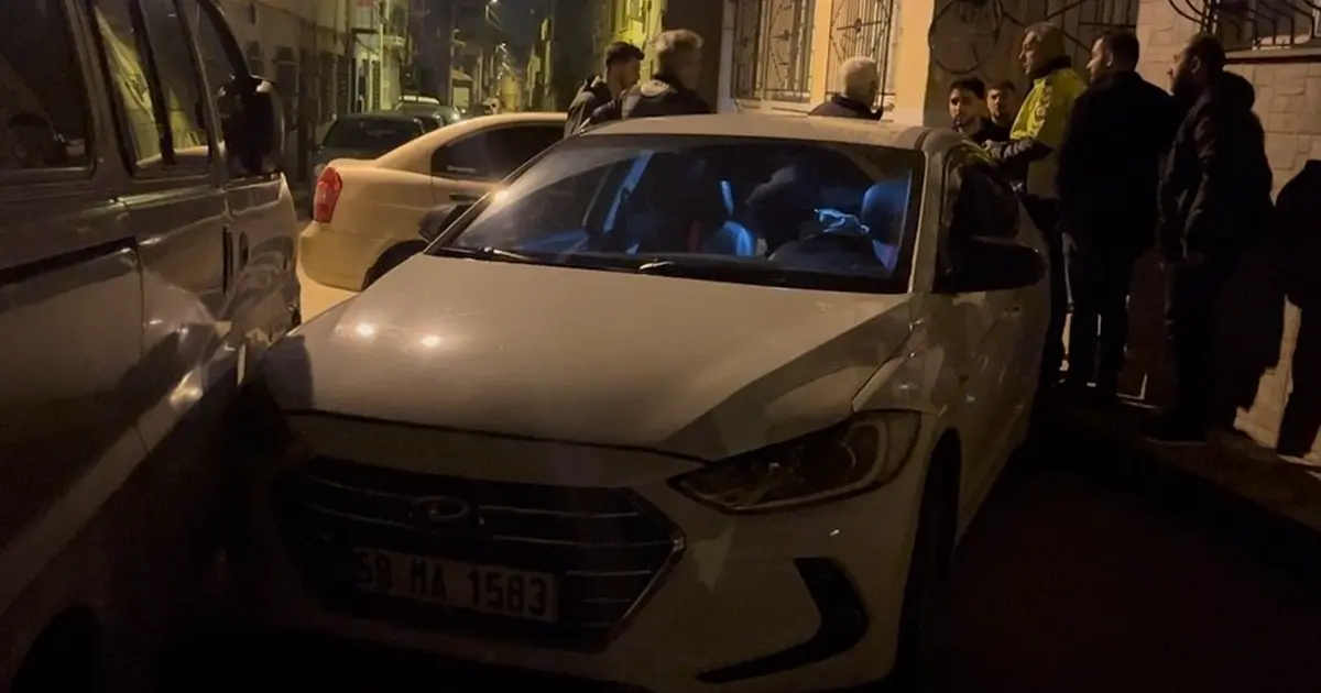 Bursa’da önce otomobille kovaladı, kaza yaptırdı... Kaldırım taşıyla peşine düştü