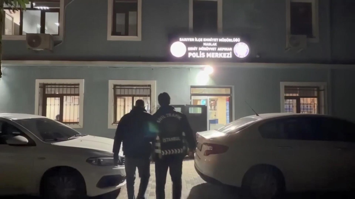 Sarıyer'de trafikte dehşet! Camını kırdığı otomobildeki çocuğa travma yaşattı