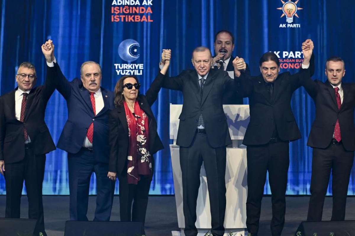 Mecliste dengeler değişiyor! AK Parti'ye katılmak için gün sayıyorlar