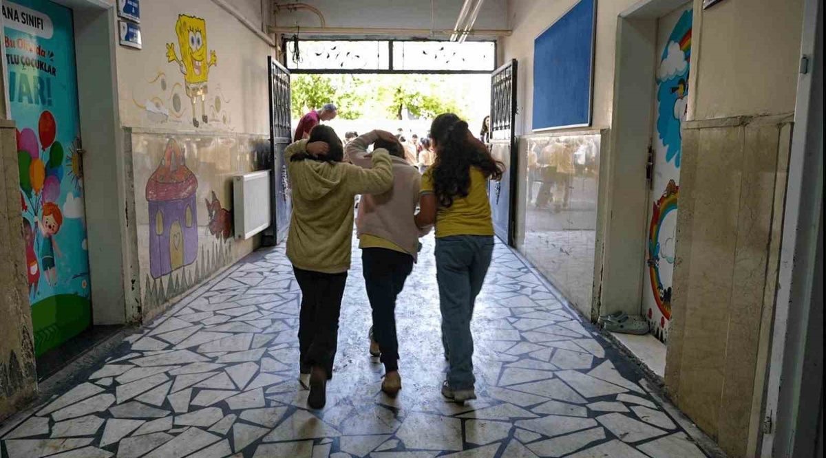 Diyarbakır'da öğrencilere afet farkındalık eğitimi ve deprem tatbikatı yapıldı