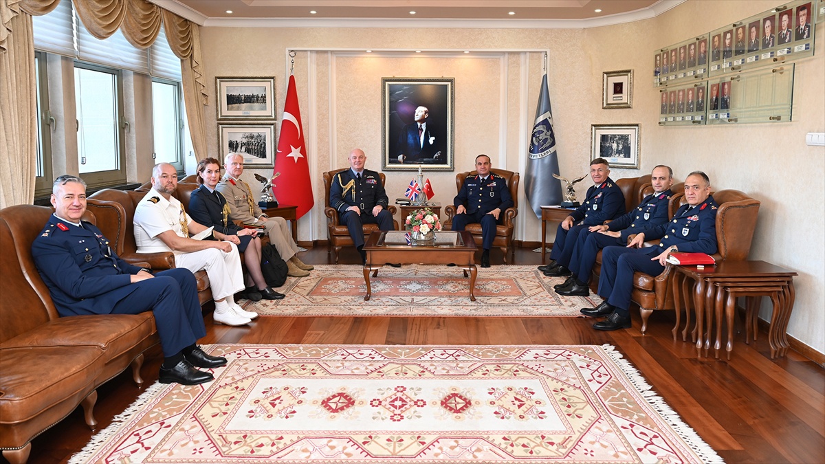 İngiltere Hava Kuvvetleri Komutanı Smyth, Hava Kuvvetleri Karargahı'nı ziyaret etti