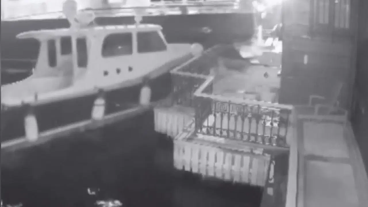 Derin Mermerci sosyal medya hesabından paylaştı: Üsküdar'da yolcu vapuru yalıya çarptı