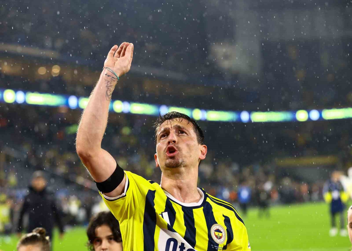 Cezası biten Mert Hakan Yandaş, 568 gün aradan sonra Fenerbahçe forması giydi