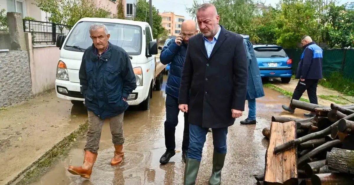 Karacabey’de şiddetli yağış sonrası tüm ekipler seferber oldu