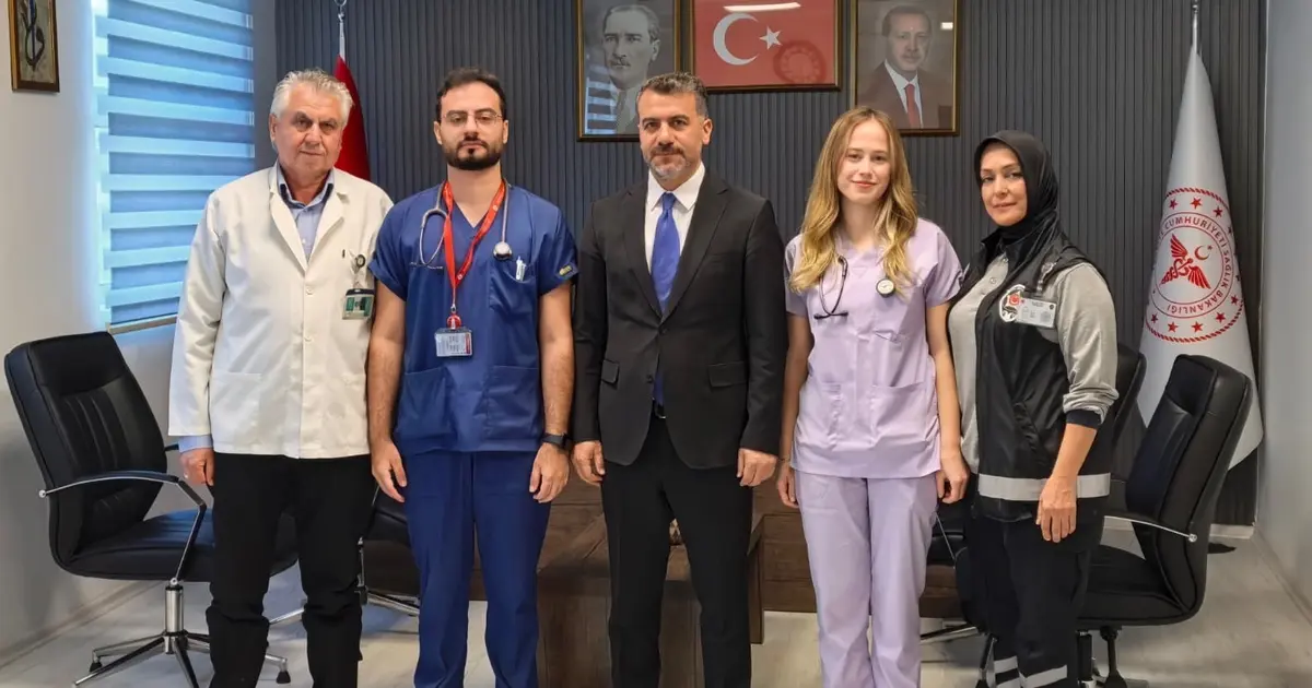 Anne babalarının izinden gittiler! İnegöl’de aynı hastaneye doktor olarak döndüler