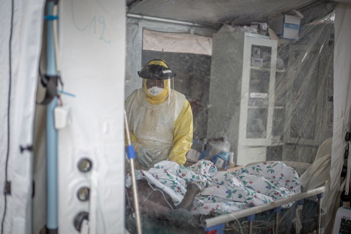 Nijerya'da ilk Ebola vakası: Uganda dönüşü kadında virüs çıktı, 44 kişi izleniyor