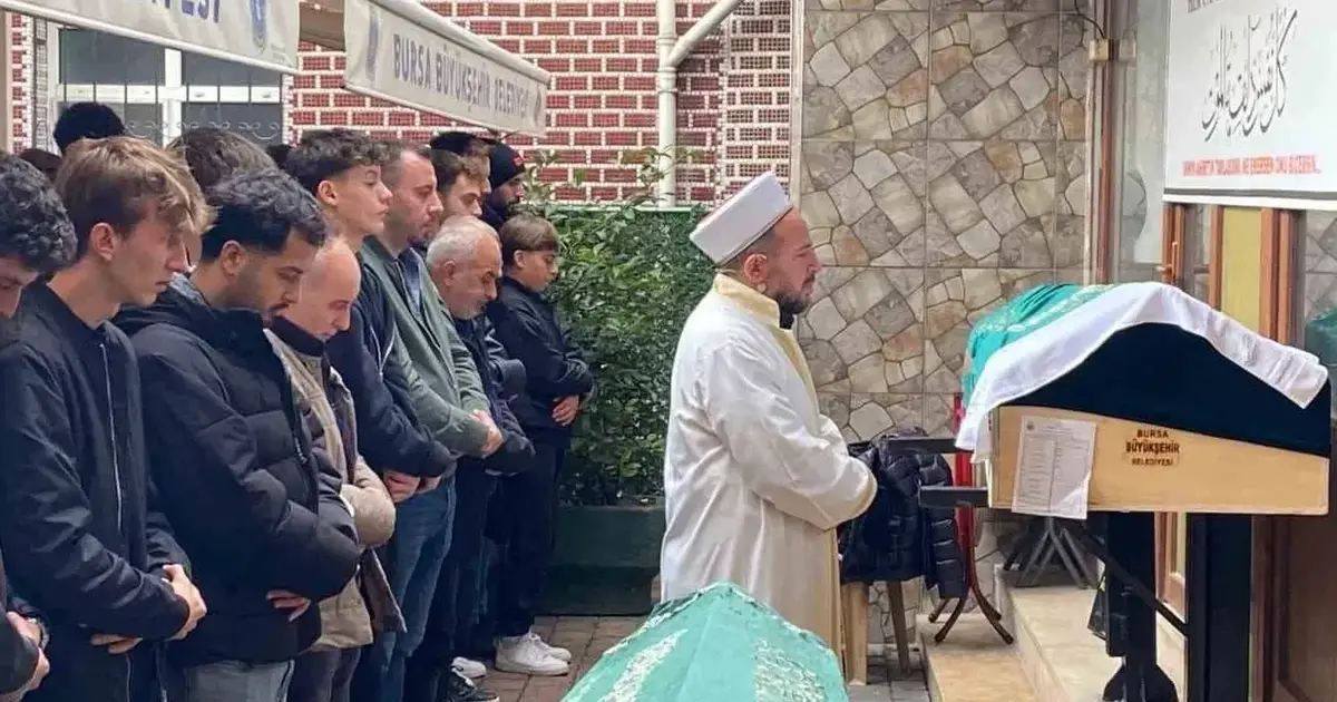 18 yaşındaki genç gözyaşları arasında toprağa verildi