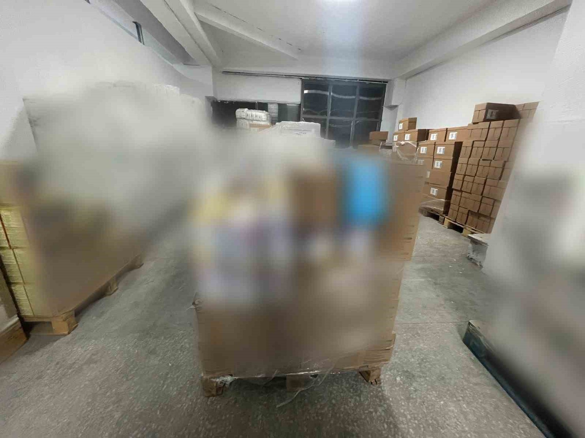 Ankara Yenimahalle'de ruhsatsız tesiste 49 bin 314 bebek ürünü ele geçirildi