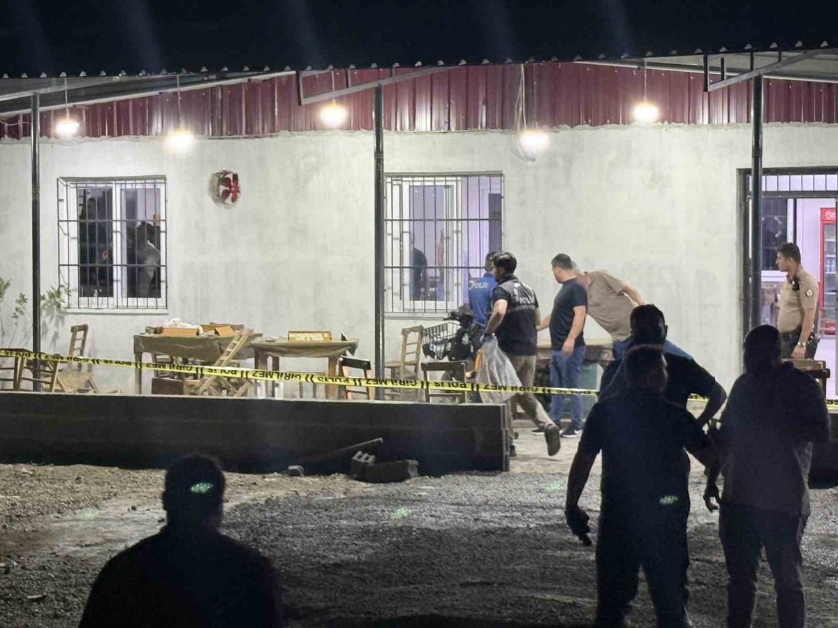 Mersin'de kahvehaneye silahlı saldırı: 71 yaşındaki adam hayatını kaybetti, 4 yaralı