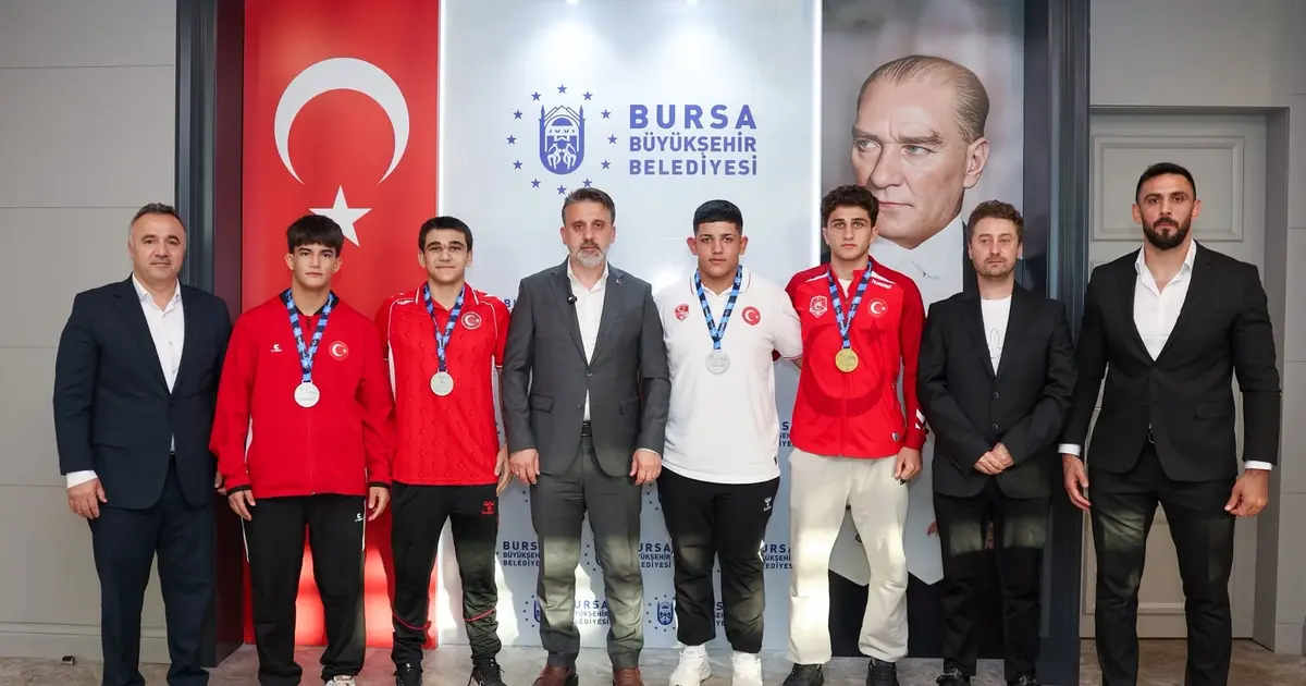 Başkan Vekili Biba, Bursa’nın gururu güreşçileri ağırladı