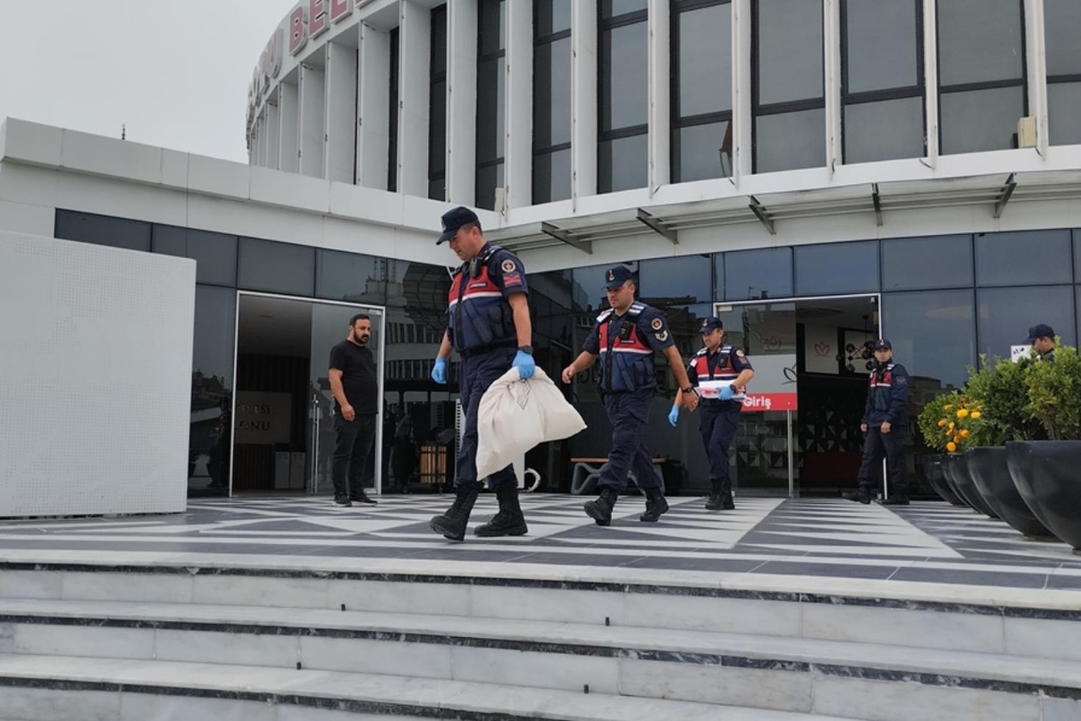Bolu Belediyesi'ne operasyon! Başkan Yardımcısı Özdemir dahil 4 kişi gözaltına alındı