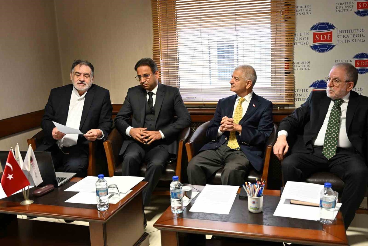 Bhutto, Ankara'daki Keşmir panelinde kalıcı barışın adaletle mümkün olduğunu söyledi