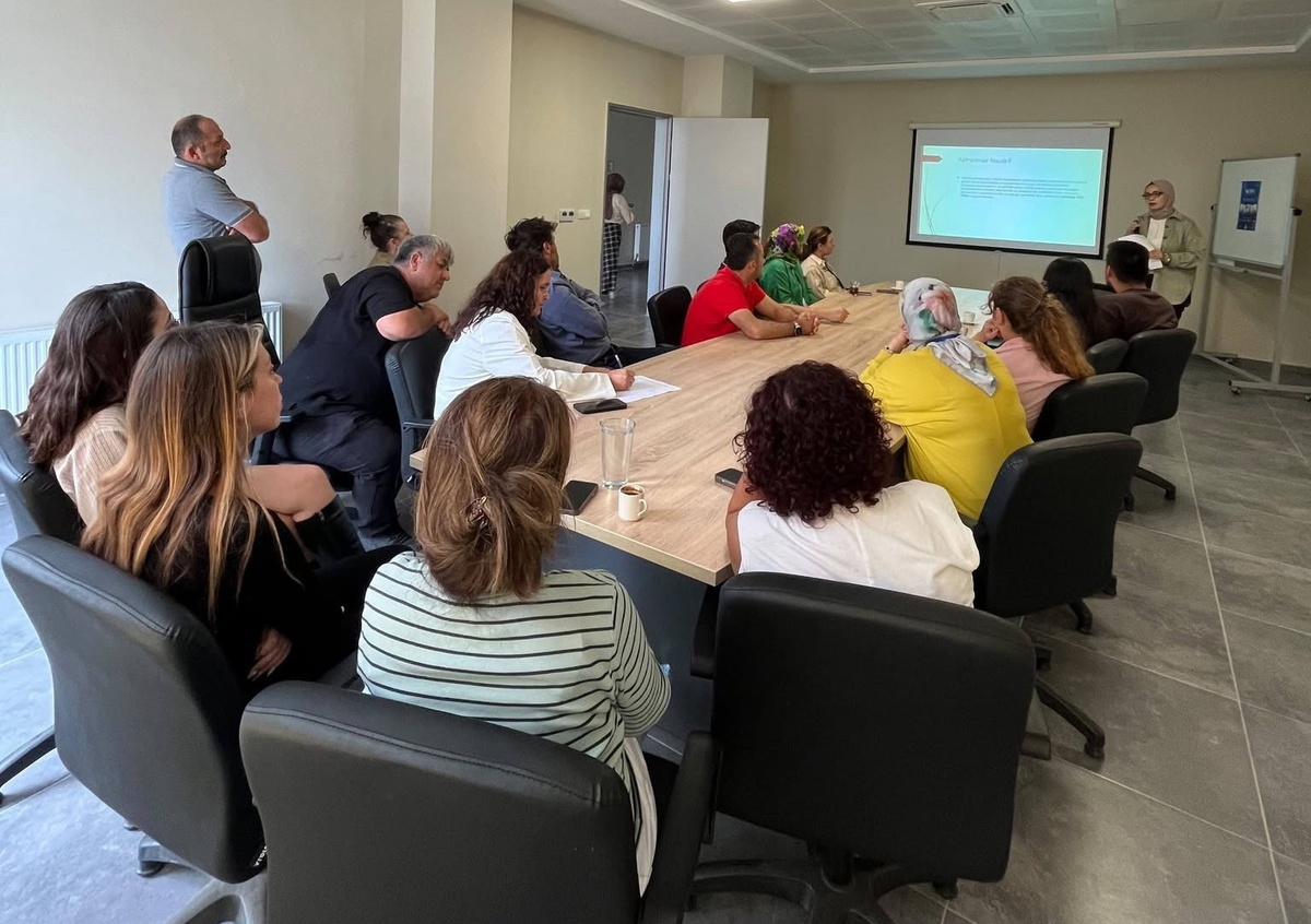 Düzce'de sağlık personeli Alzheimer konusunda hizmet içi eğitimle bilgilendirildi