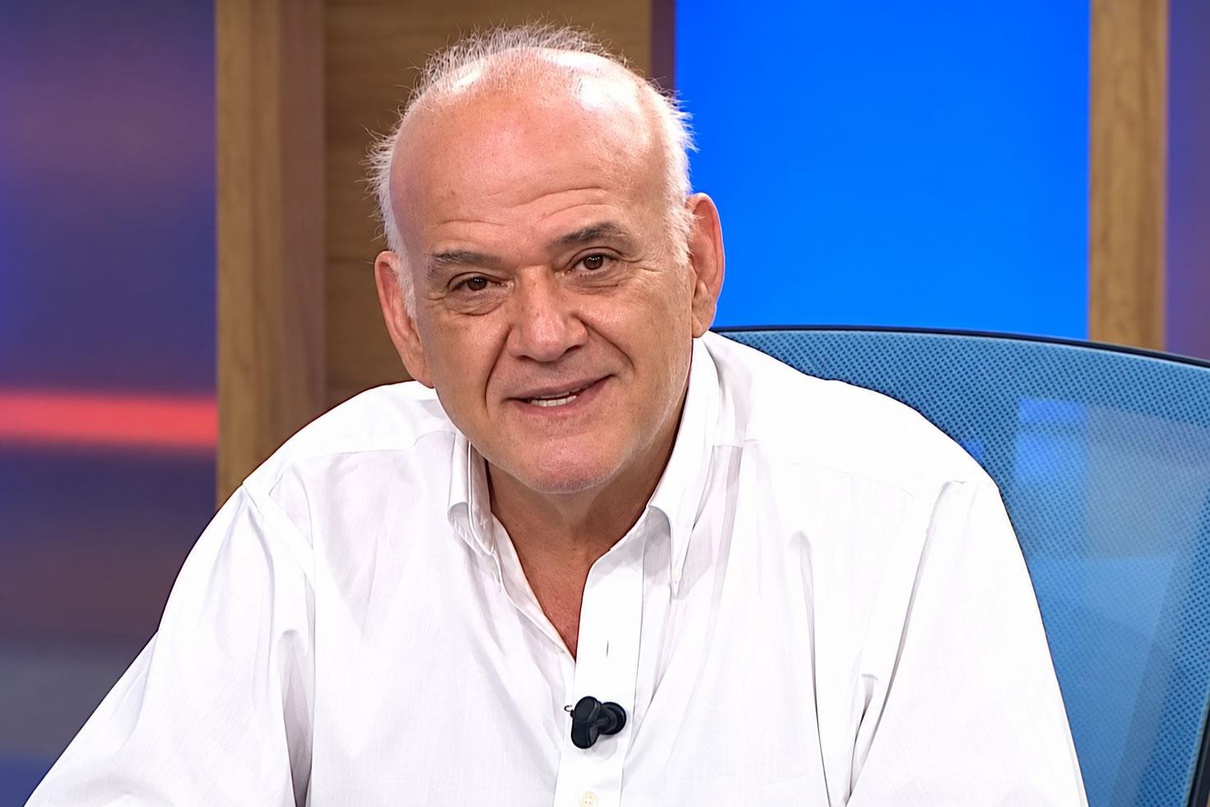 Adını yasak listesinde gören Ahmet Çakar’dan jet hızında paylaşım