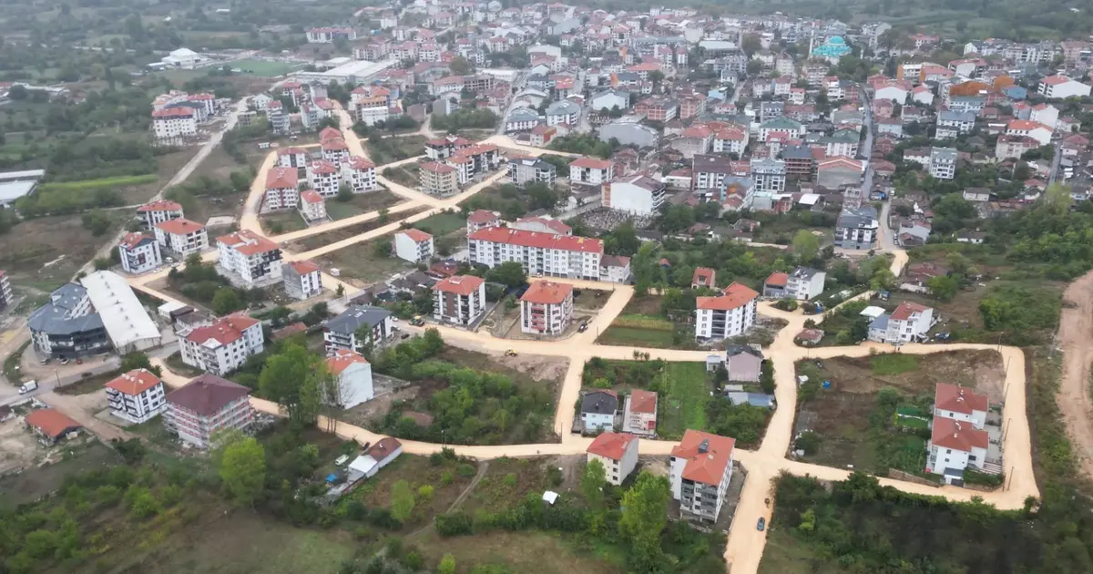 İnegöl'de 27 sokakta sathi kaplama çalışması başladı