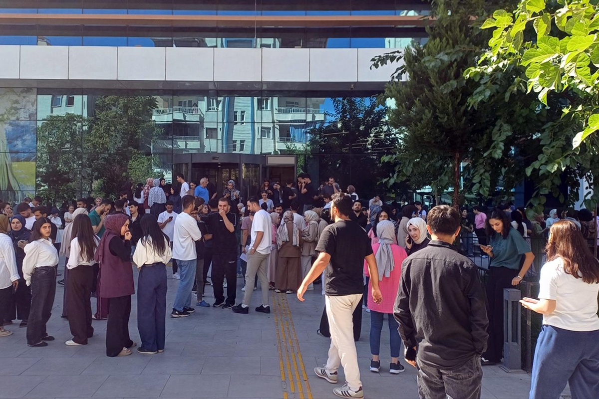Doğu ve Güneydoğu'daki illerimizi sallayan deprem