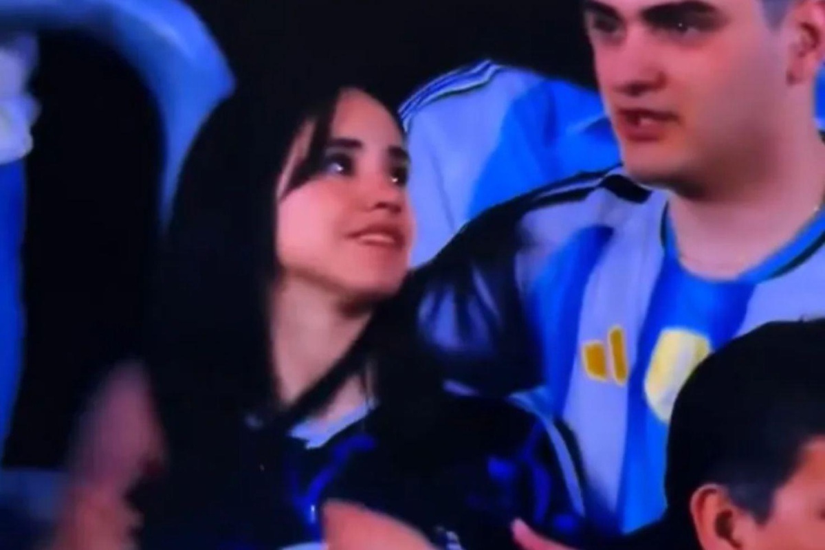 Messi'nin vedasında tribünlerde ilginç an: Genç kadının hareketi ağızları açık bıraktı