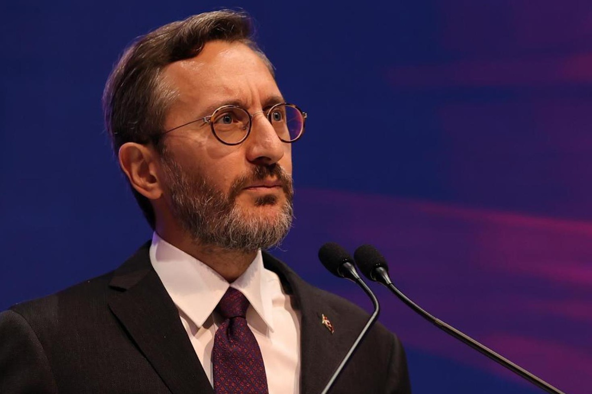 Vatikan'a giden Fahrettin Altun bambaşka biri oldu! Yeni tarzı dikkat çekti