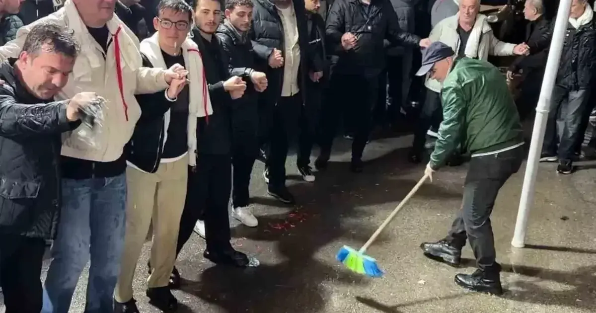Bursa’da yağmur altında Arnavut damat coşkusu