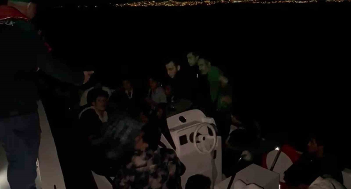 Karanlığa güvendiler ama radardan saklanamadılar! 24 düzensiz göçmen yakalandı