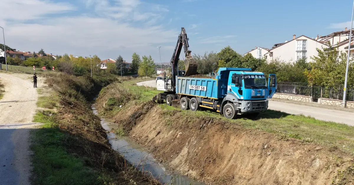 Büyükşehir’den derelerde kapsamlı temizlik çalışması