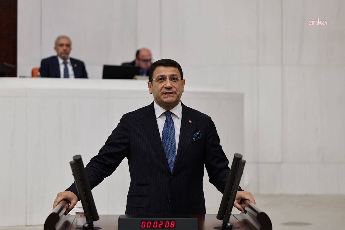 DEVA Partili Şahin, Azerbaycan'da başörtülü öğrencilere okul engelini zorbalık saydı