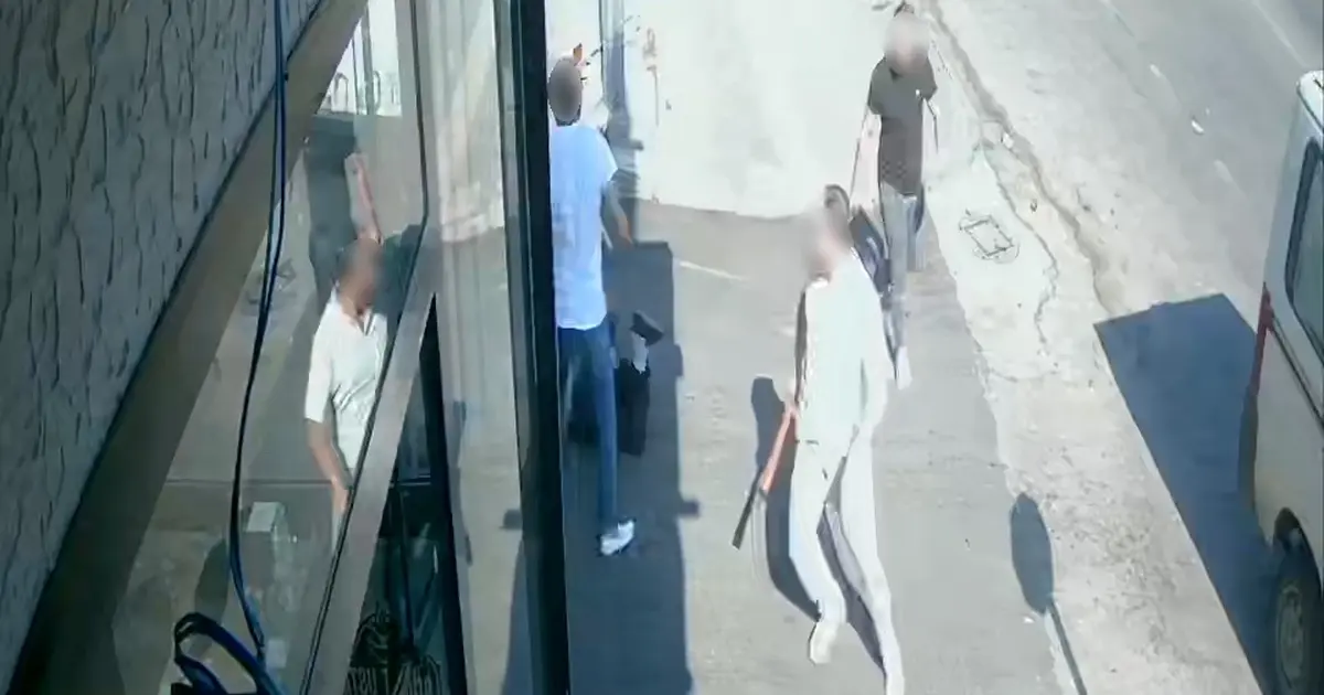 Bursa’da husumet dehşeti! Eşinin yanında silahlı saldırıya uğradı