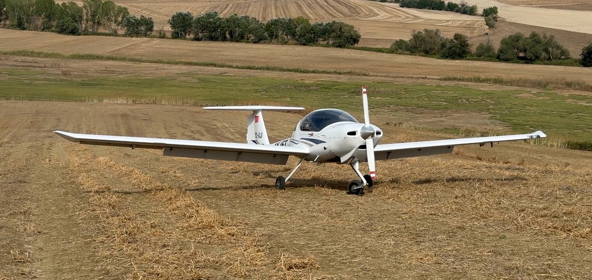 Tekirdağ'da tarlaya zorunlu iniş: Eğitim uçağında motor arızası, pilotlar sağlıklı