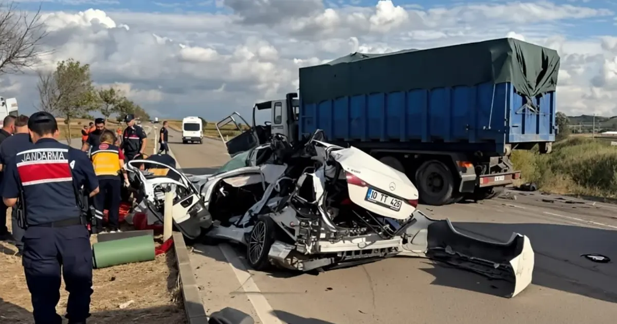 Bursa'da trafik kazasında ölen hamile kadın ile 3 yaşındaki kızının cenazeleri defnedildi
