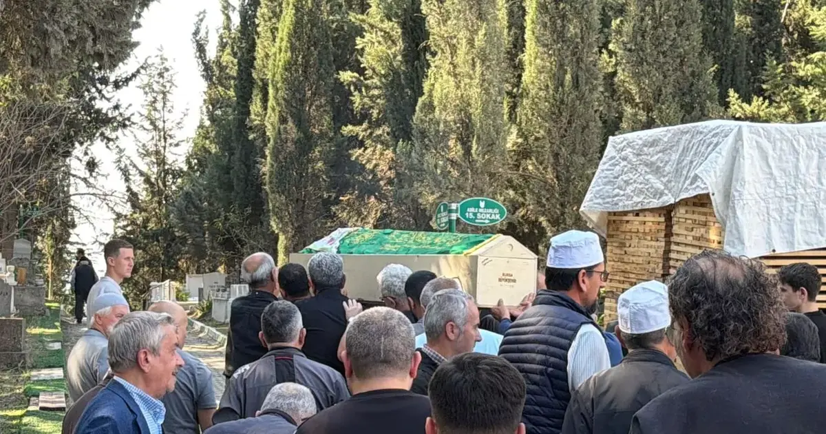 Manisa'daki feci kazada hayatını kaybeden 11 kişi son yolculuğuna uğurlandı