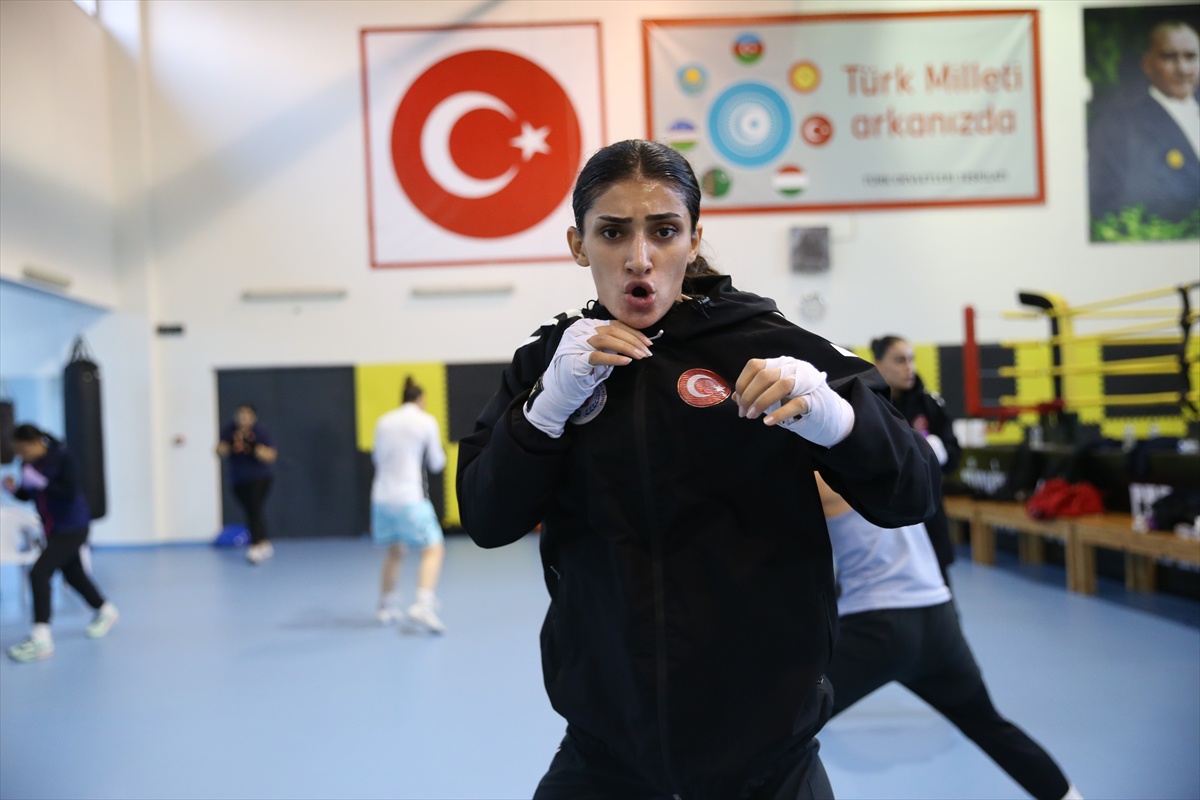 Milli boksör Pınar Benek, 23 Yaş Altı Avrupa Şampiyonası'na Kastamonu'da hazırlanıyor