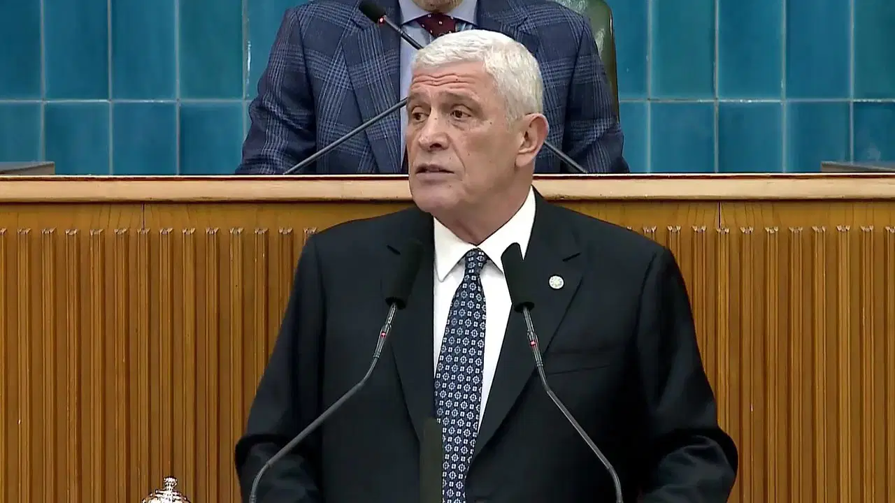 İYİ Parti Genel Başkanı Müsavat Dervişoğlu grup toplantısında konuşuyor... 'Bu iktidar gözetiminde hırsızlıktır'