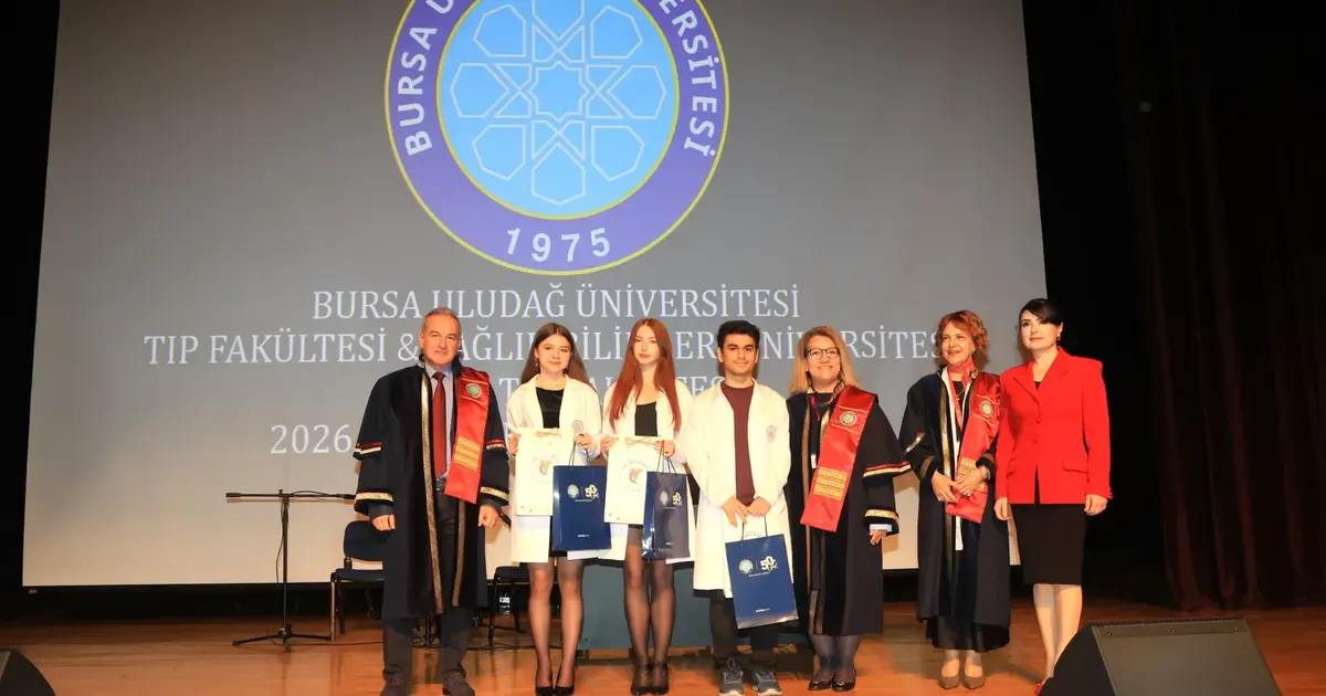 Bursa'da hekim adayları beyaz önlüklerini giydi
