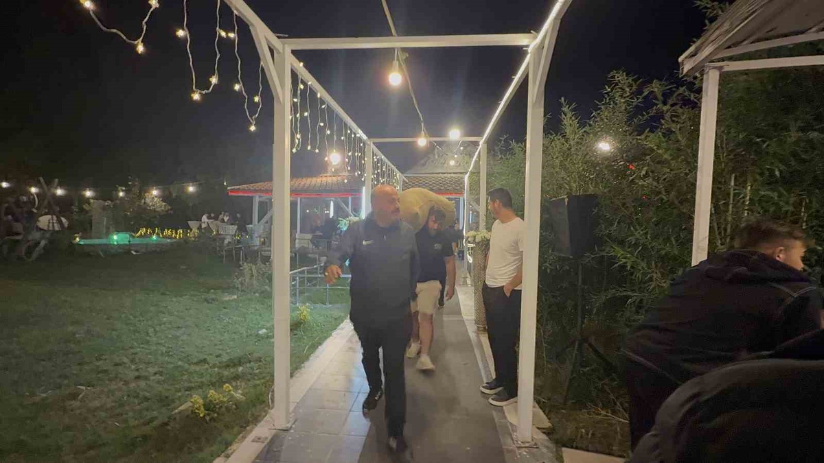 Düğünde böyle takı görülmedi! Çuval dolusu getirdi
