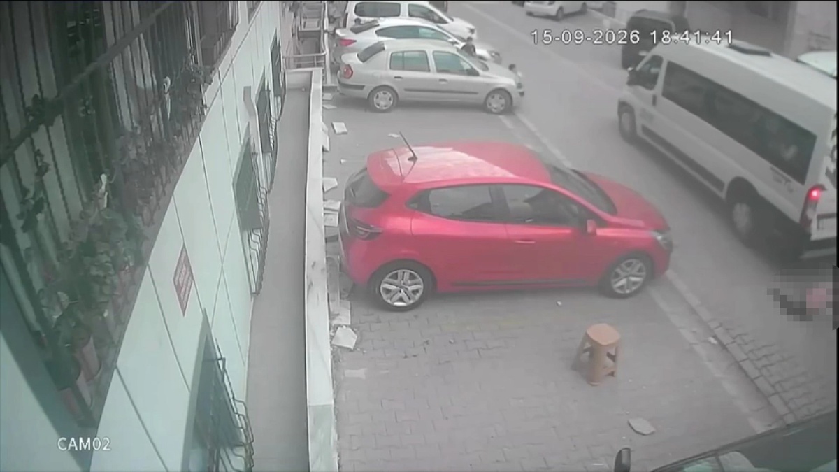 Servis minibüsünün çarptığı Dolunay hayatını kaybetmişti! Kaza anı güvenlik kamerasına yansıdı