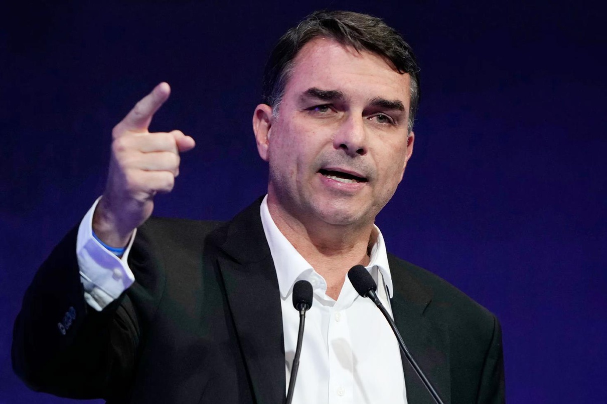 Seçimi kaybeden Bolsonaro babası gibi ülkeden kaçtı