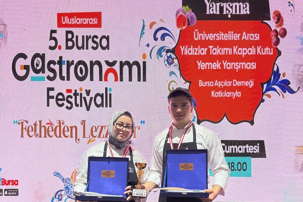 BŞEÜ Aşçılık takımı Bursa'da coğrafi işaretli ürünlerle Türkiye üçüncülüğünü kazandı