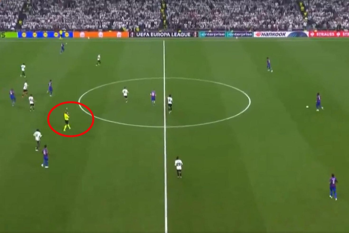 Hakem bile şok oldu! İngilizler dün gece Türk taraftarlarla tanıştı