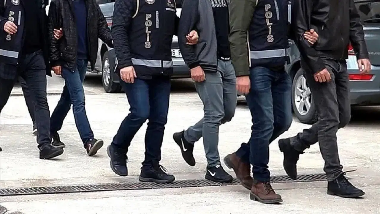 İstanbul'da dolandırıcılık yapan 4 şüpheli tutuklandı