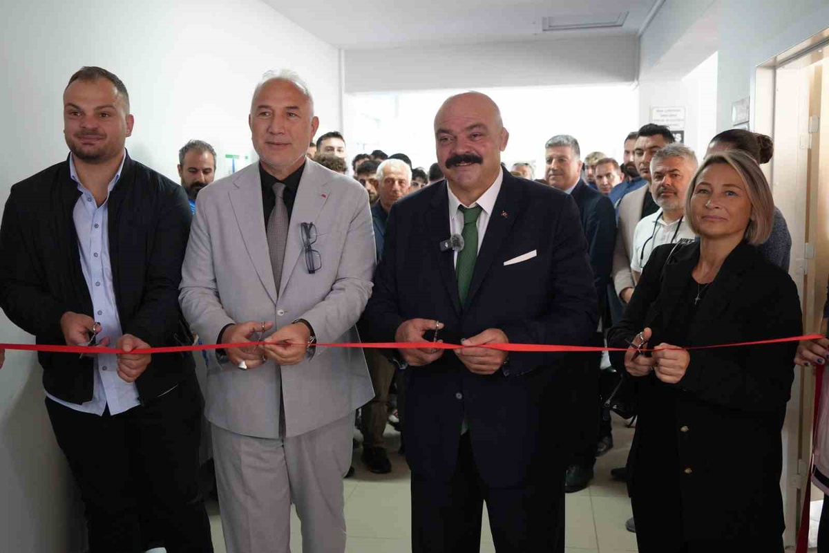OMÜ'de milli sporcular için Onur Duvarı açıldı, Mahmut Demir disiplini anlattı