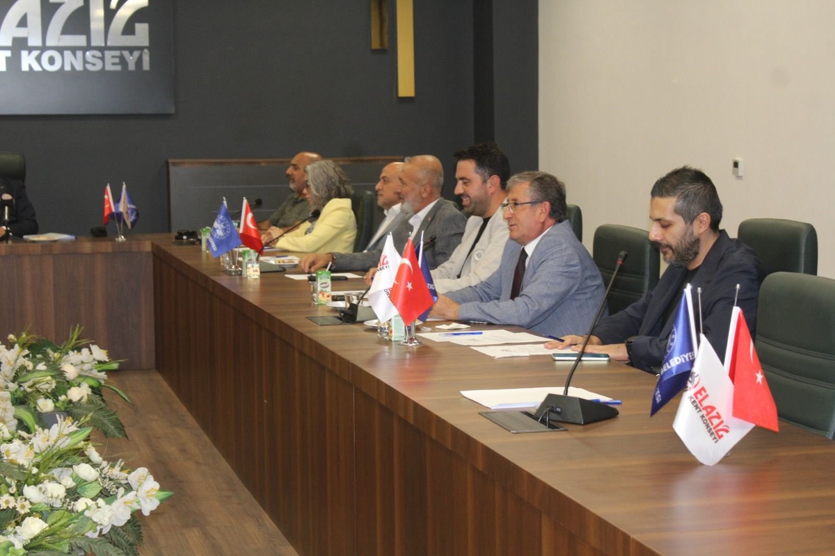 Elazığ Kent Konseyi, 206 oyla seçilen Başkan Koca ile çimento çalıştayı kararı aldı