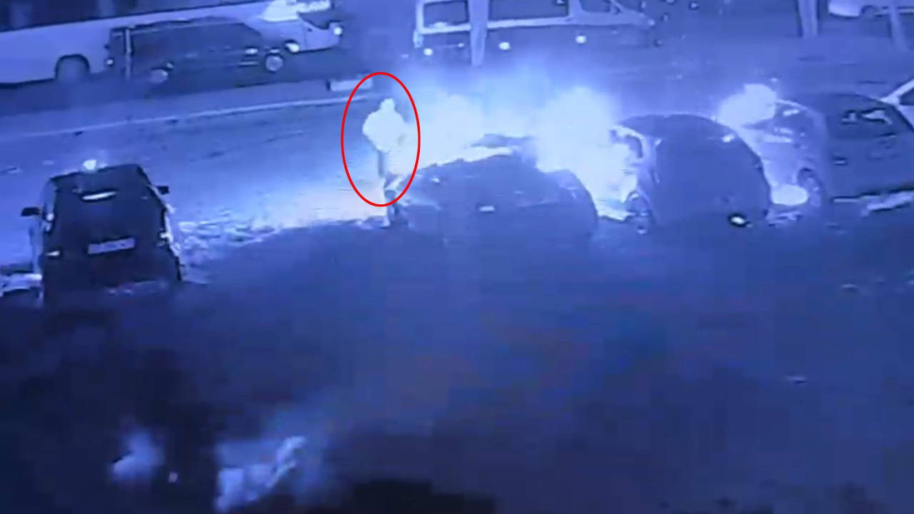 Antalya’da oto galeri kundaklandı: 6 otomobil kullanılamaz hale geldi