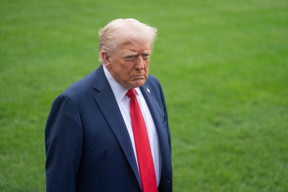 Trump, protestolarla sarsılan Fransa için sınırların kapatılması çağrısında bulundu