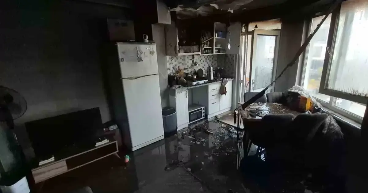 Mutfak aspiratörü kaynaklı yangında daire küle döndü