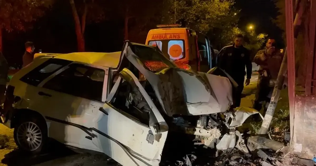 Osmangazi’de korkutan kaza! Sürücü araçta sıkıştı