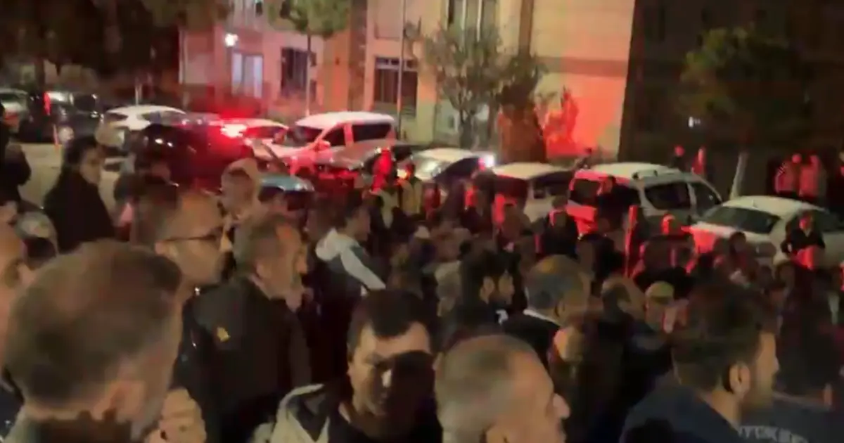 Bursa'da toplu konut sakinlerinden eylem...Site yönetimiyle vatandaşlar birbirine girdi