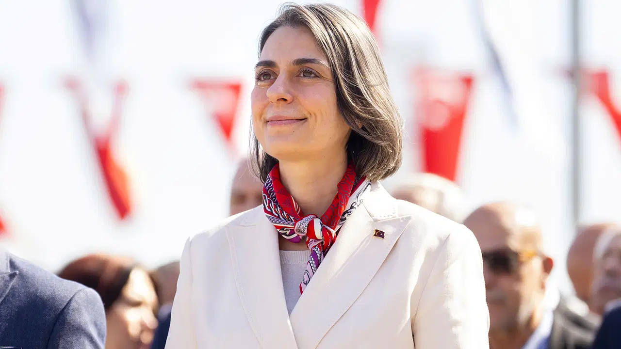 Sinem Dedetaş'tan yeni mesaj: 'Boynunuz asla bükülmesin'
