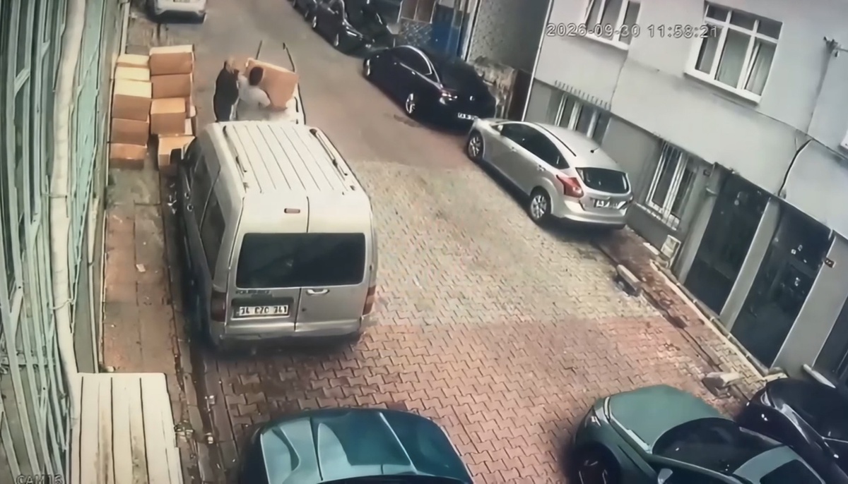 Çöp konteynerindeki uyuşturucu kolileri İstanbul'da dev bir depoyu ortaya çıkardı