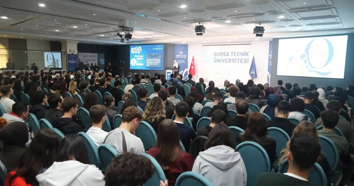 BTÜ'nün konuğu Lauren Booth: Kimlik bu dünyadaki en değerli varlığınızdır